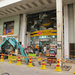 古町店は前の道路が工事中