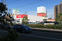 ヤマダ電機側から見たなんじゃ村関屋店